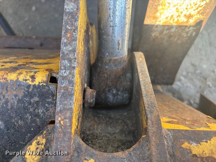 image for item FC4518 2010 John Deere 328D skid steer loader