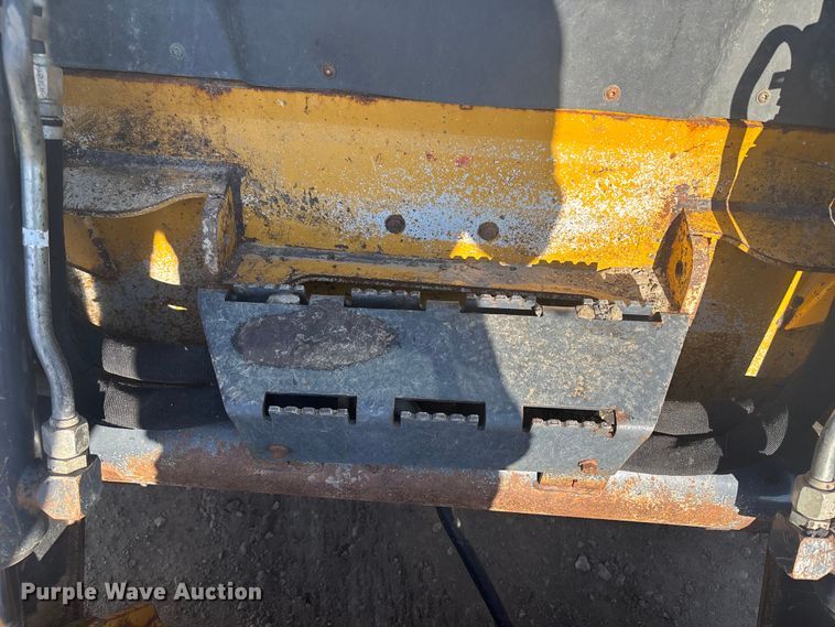 image for item FC4518 2010 John Deere 328D skid steer loader