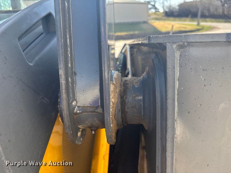 image for item FC4518 2010 John Deere 328D skid steer loader