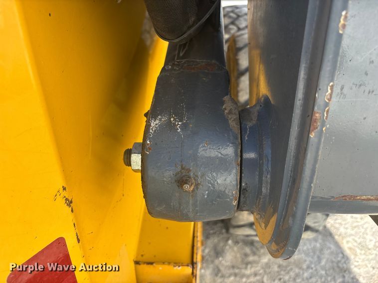 image for item FC4518 2010 John Deere 328D skid steer loader