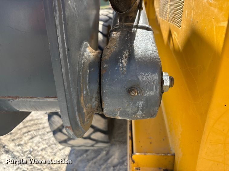 image for item FC4518 2010 John Deere 328D skid steer loader