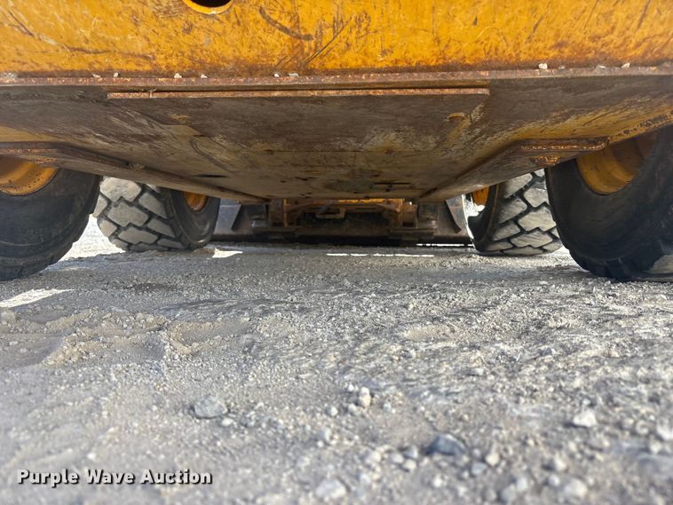 image for item FC4518 2010 John Deere 328D skid steer loader