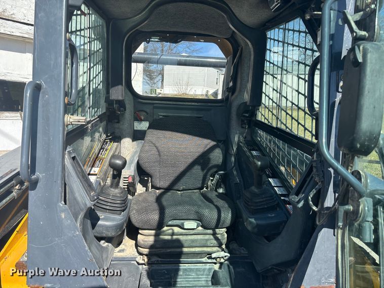 image for item FC4518 2010 John Deere 328D skid steer loader