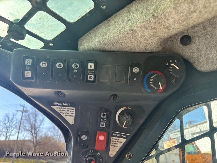 image for item FC4518 2010 John Deere 328D skid steer loader