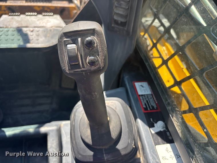 image for item FC4518 2010 John Deere 328D skid steer loader