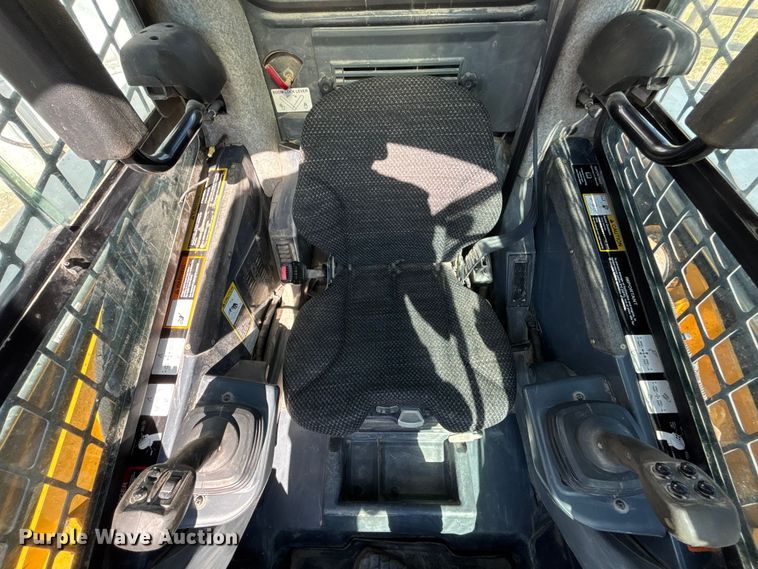 image for item FC4518 2010 John Deere 328D skid steer loader