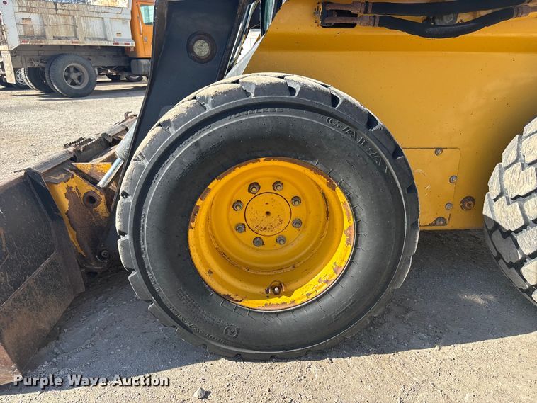 image for item FC4518 2010 John Deere 328D skid steer loader