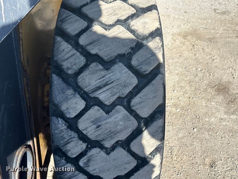 image for item FC4518 2010 John Deere 328D skid steer loader