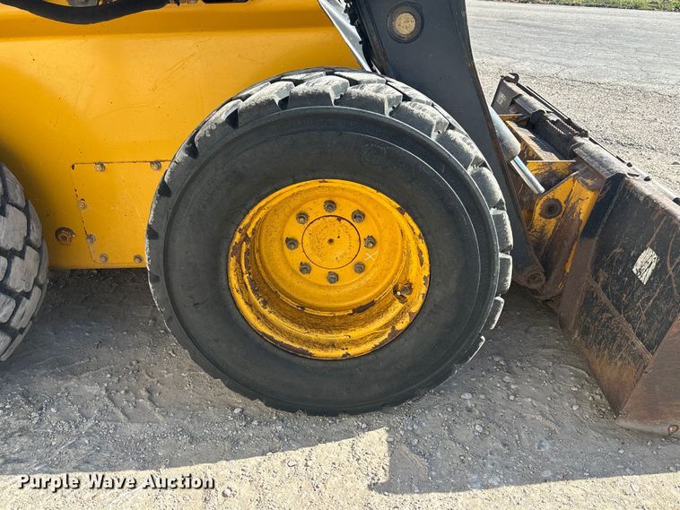 image for item FC4518 2010 John Deere 328D skid steer loader