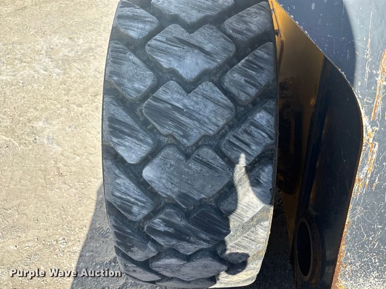 image for item FC4518 2010 John Deere 328D skid steer loader