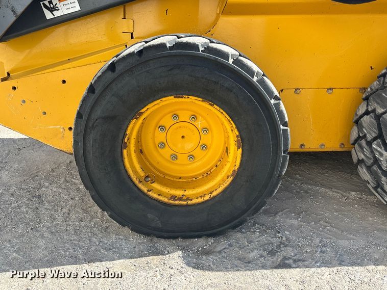 image for item FC4518 2010 John Deere 328D skid steer loader