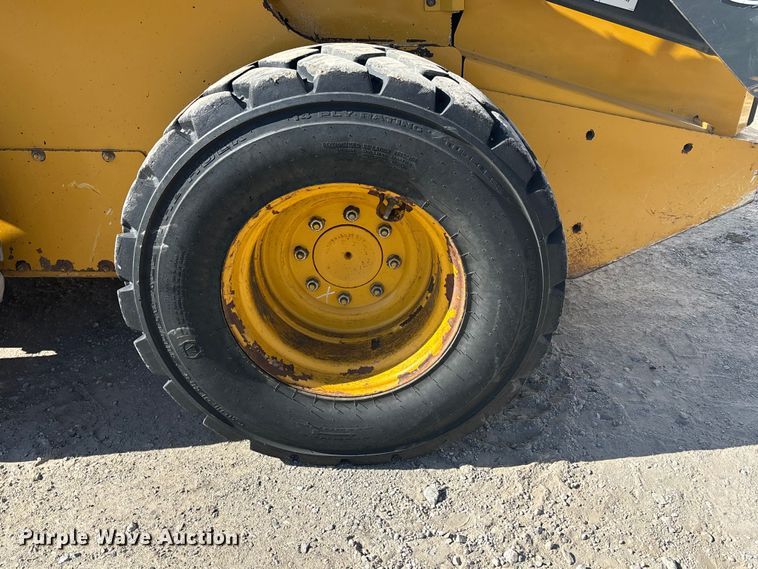 image for item FC4518 2010 John Deere 328D skid steer loader