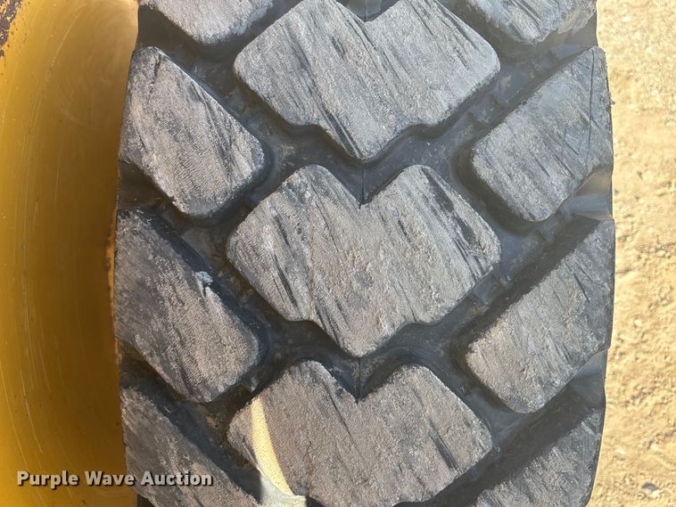 image for item FC4518 2010 John Deere 328D skid steer loader