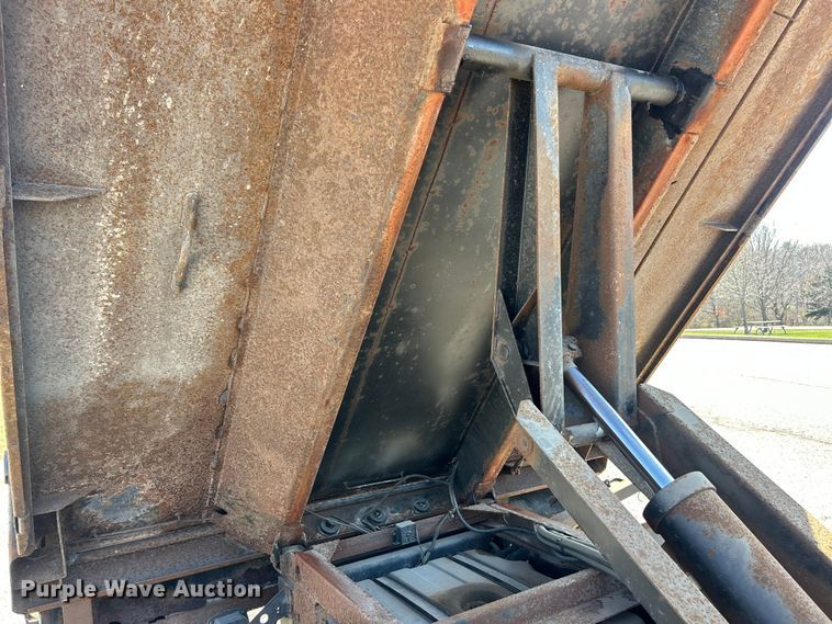 image for item FC5159 2009 Ford F450 XL Super Duty dump truck