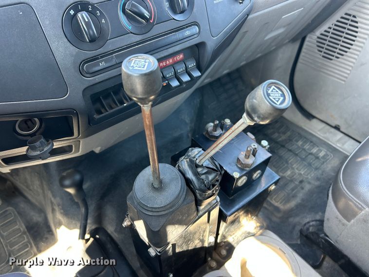 image for item FC5159 2009 Ford F450 XL Super Duty dump truck