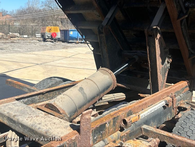 image for item FC5229 2011 International WorkStar 7300 dump truck