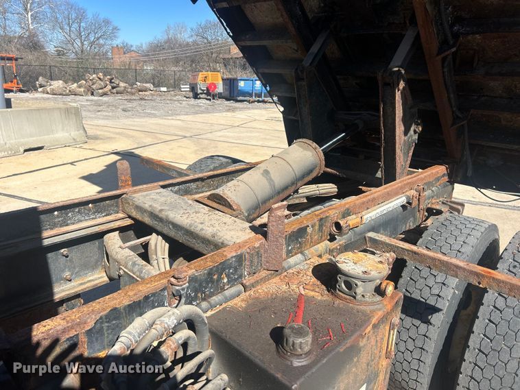 image for item FC5229 2011 International WorkStar 7300 dump truck