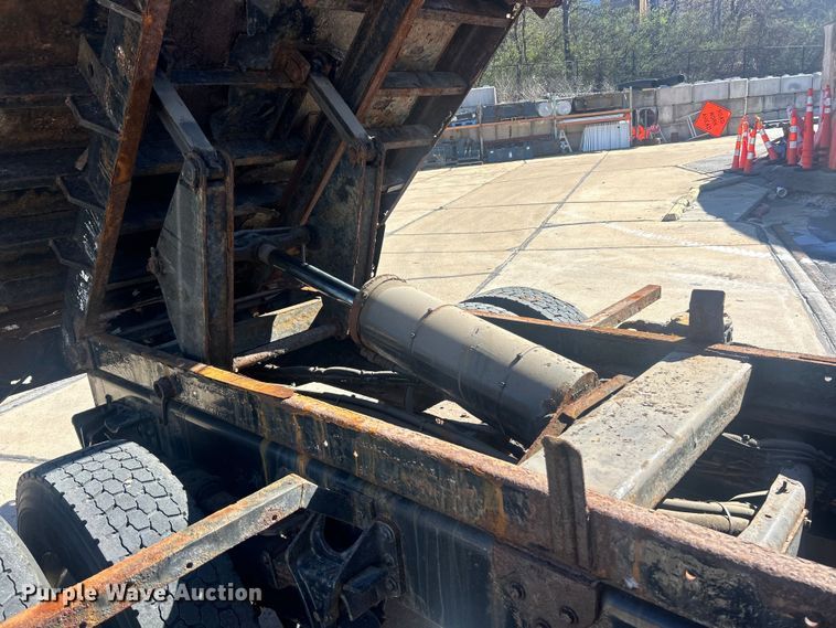 image for item FC5229 2011 International WorkStar 7300 dump truck