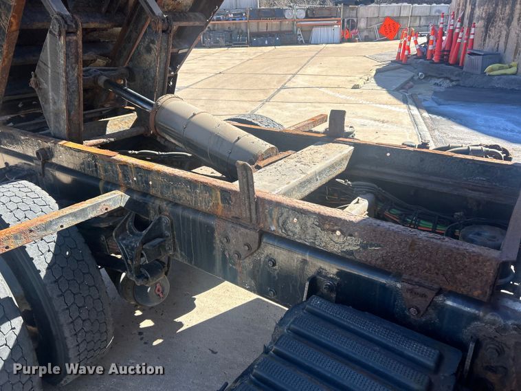 image for item FC5229 2011 International WorkStar 7300 dump truck