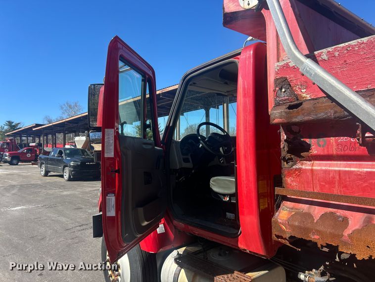 image for item FC5229 2011 International WorkStar 7300 dump truck