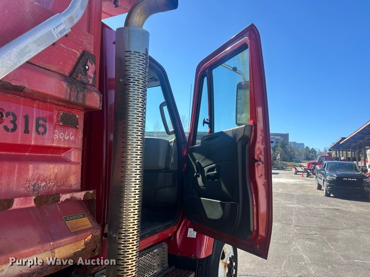 image for item FC5229 2011 International WorkStar 7300 dump truck