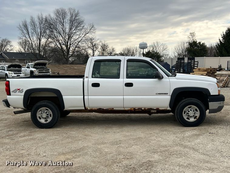 image for item FC5236 2005 Chevrolet Silverado 2500HD Crew Cab pickup truck