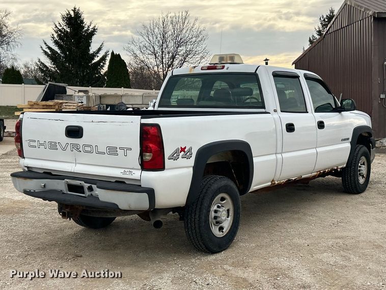 image for item FC5236 2005 Chevrolet Silverado 2500HD Crew Cab pickup truck