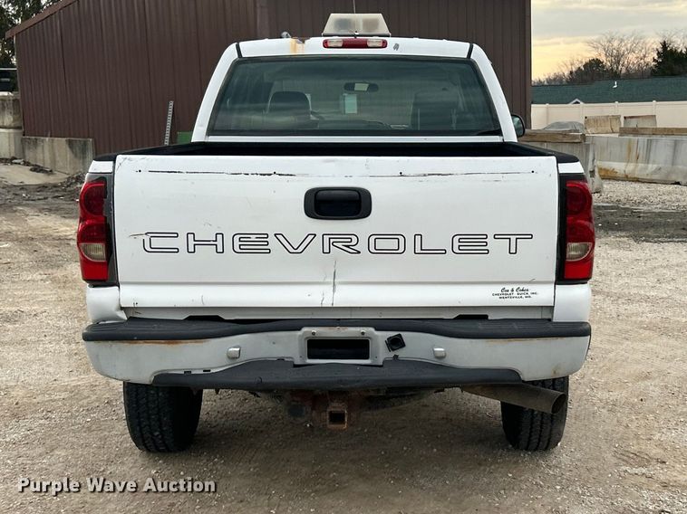 image for item FC5236 2005 Chevrolet Silverado 2500HD Crew Cab pickup truck