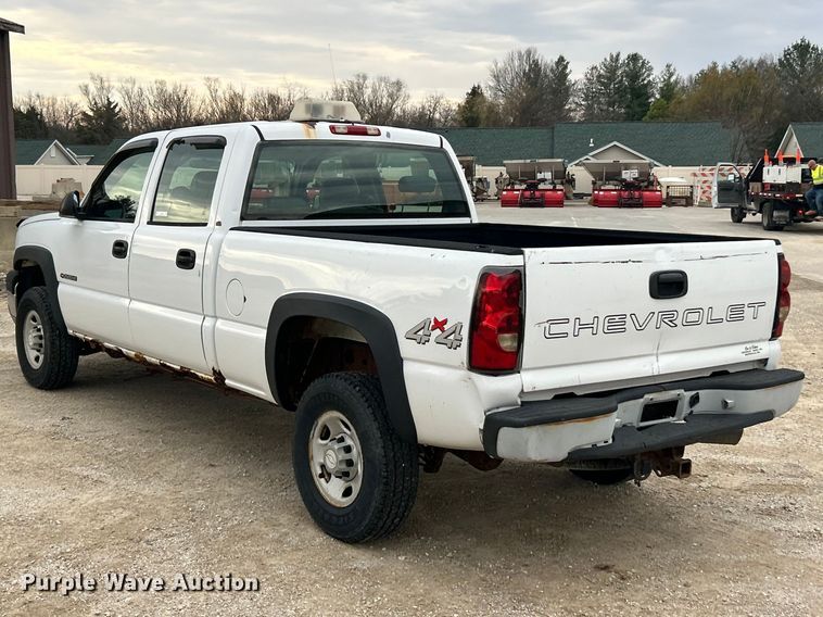 image for item FC5236 2005 Chevrolet Silverado 2500HD Crew Cab pickup truck