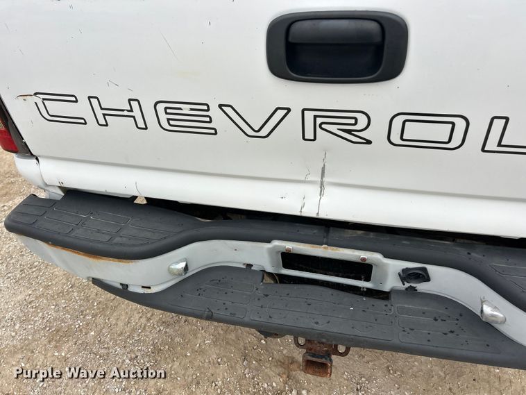 image for item FC5236 2005 Chevrolet Silverado 2500HD Crew Cab pickup truck