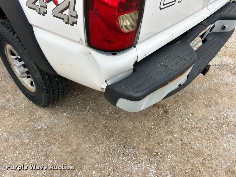 image for item FC5236 2005 Chevrolet Silverado 2500HD Crew Cab pickup truck