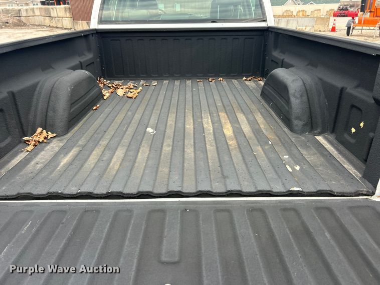 image for item FC5236 2005 Chevrolet Silverado 2500HD Crew Cab pickup truck