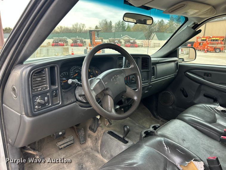 image for item FC5236 2005 Chevrolet Silverado 2500HD Crew Cab pickup truck