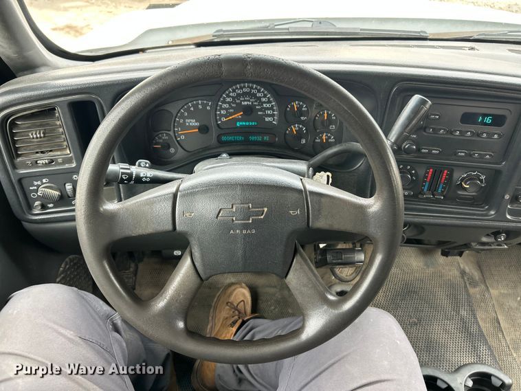 image for item FC5236 2005 Chevrolet Silverado 2500HD Crew Cab pickup truck