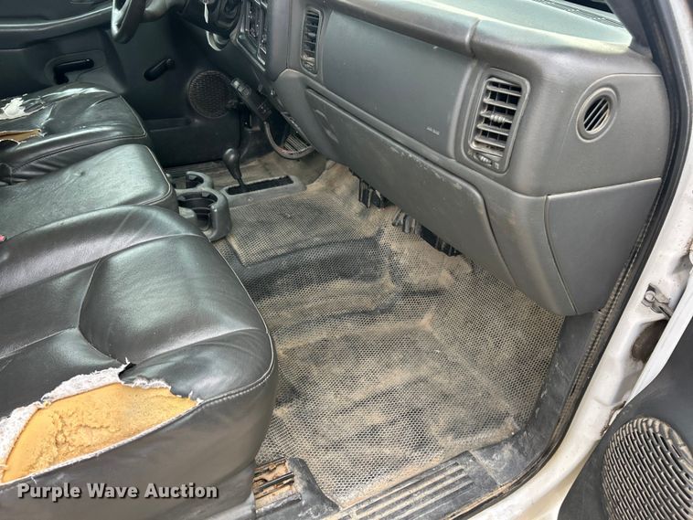 image for item FC5236 2005 Chevrolet Silverado 2500HD Crew Cab pickup truck