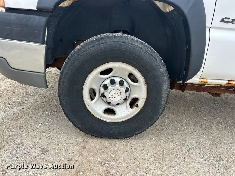 image for item FC5236 2005 Chevrolet Silverado 2500HD Crew Cab pickup truck