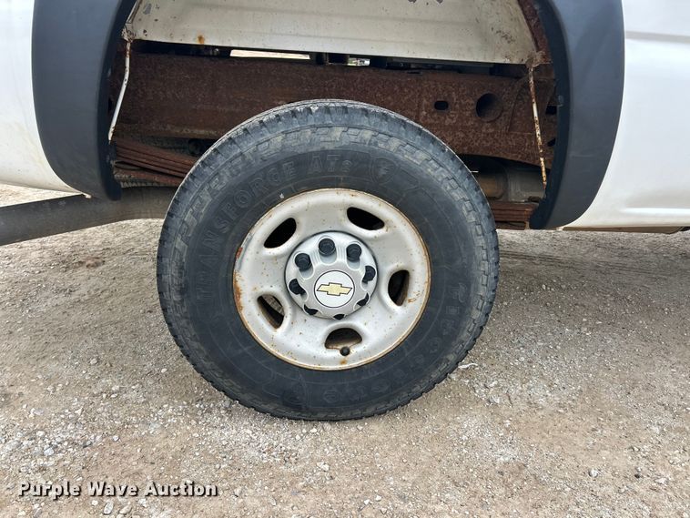 image for item FC5236 2005 Chevrolet Silverado 2500HD Crew Cab pickup truck