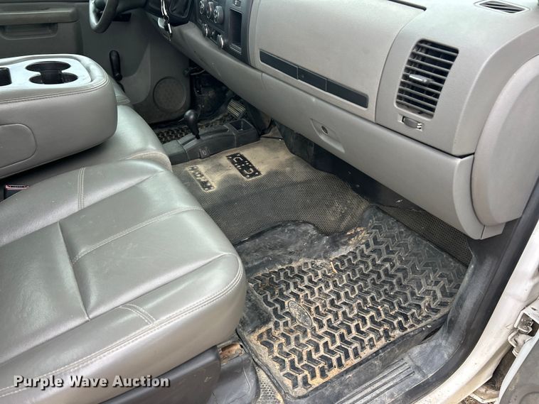 image for item FC5240 2014 Chevrolet Silverado 2500HD pickup truck