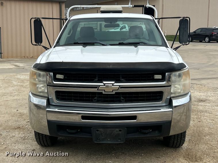 image for item FC5241 2007 Chevrolet Silverado 2500HD utility bed pickup truck