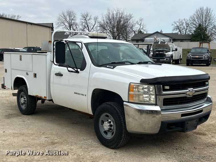 image for item FC5241 2007 Chevrolet Silverado 2500HD utility bed pickup truck