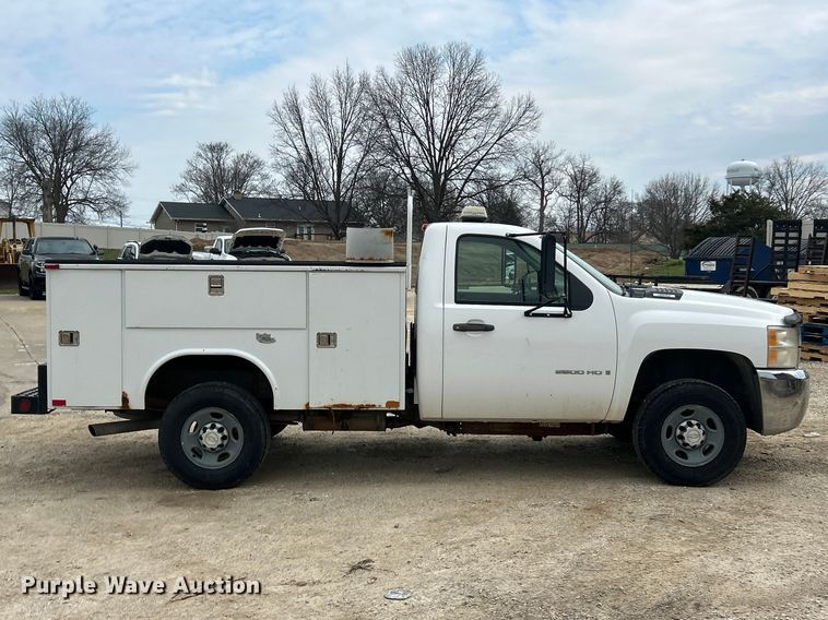 image for item FC5241 2007 Chevrolet Silverado 2500HD utility bed pickup truck