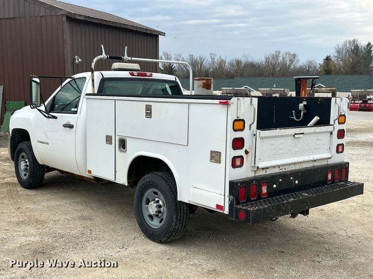 image for item FC5241 2007 Chevrolet Silverado 2500HD utility bed pickup truck