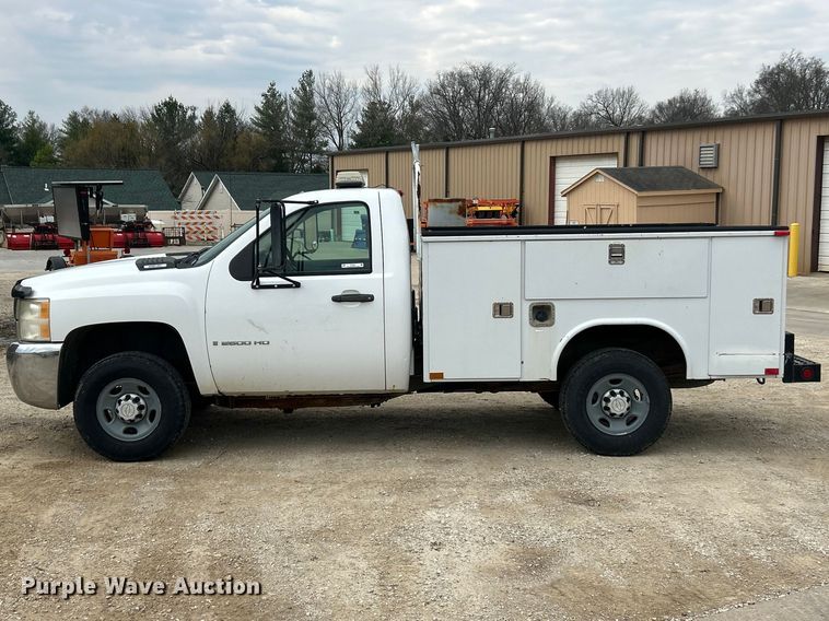 image for item FC5241 2007 Chevrolet Silverado 2500HD utility bed pickup truck