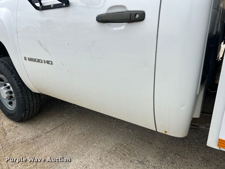 image for item FC5241 2007 Chevrolet Silverado 2500HD utility bed pickup truck