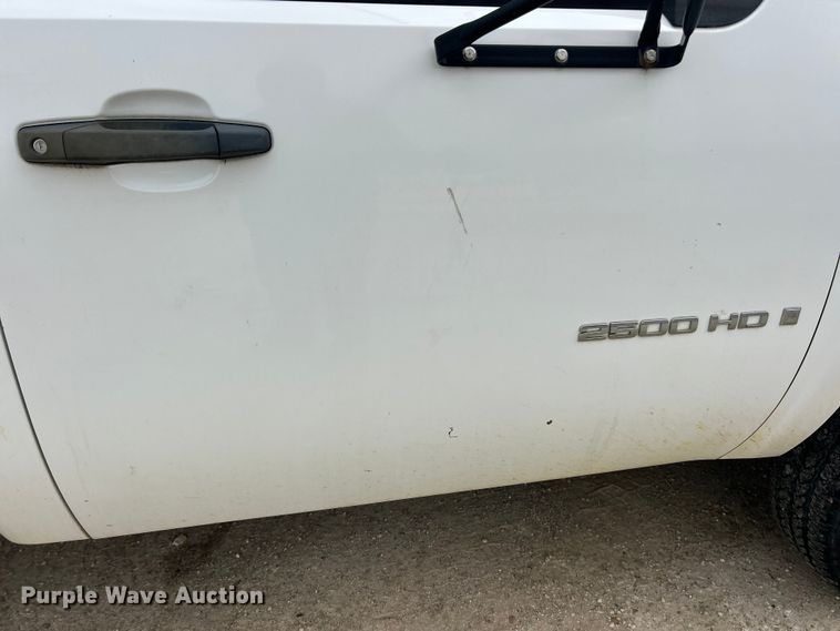 image for item FC5241 2007 Chevrolet Silverado 2500HD utility bed pickup truck