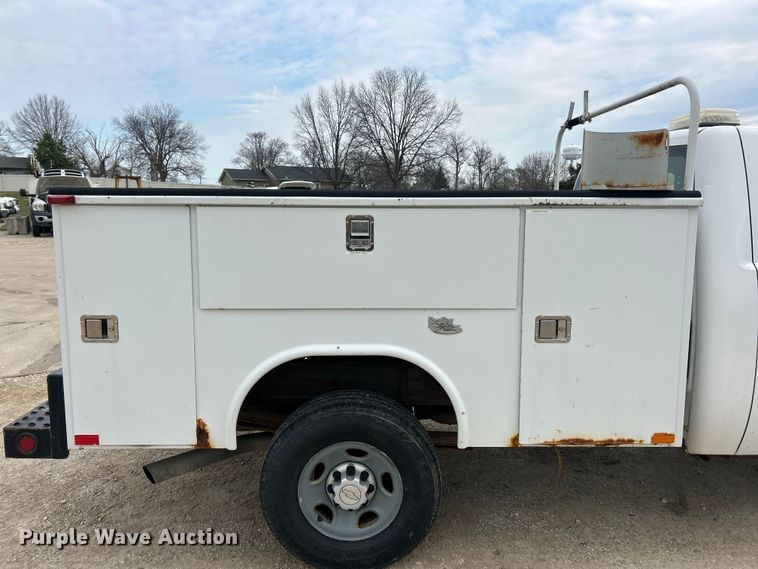 image for item FC5241 2007 Chevrolet Silverado 2500HD utility bed pickup truck