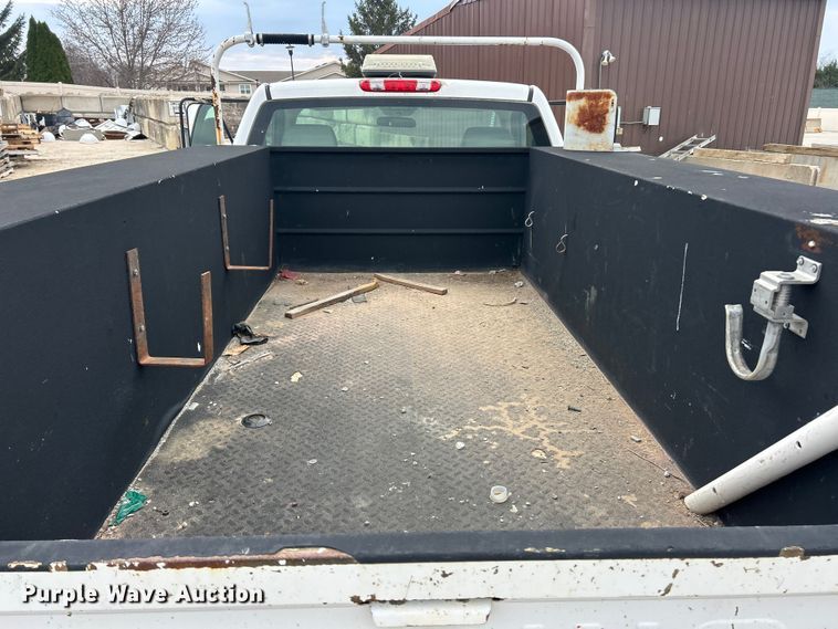 image for item FC5241 2007 Chevrolet Silverado 2500HD utility bed pickup truck