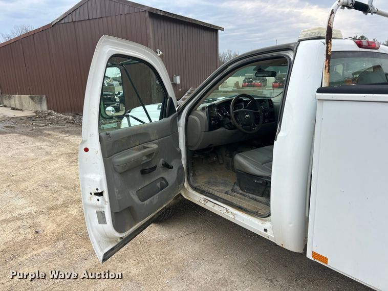 image for item FC5241 2007 Chevrolet Silverado 2500HD utility bed pickup truck