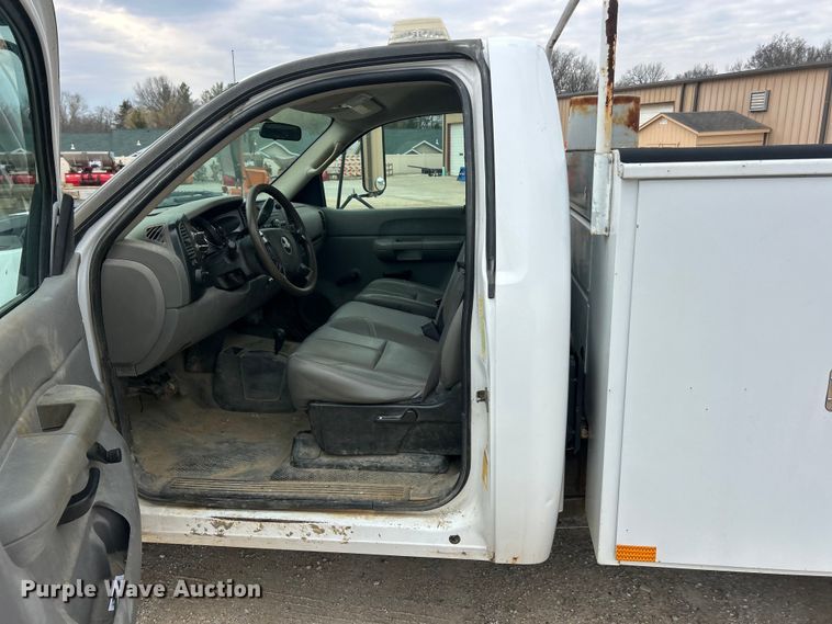 image for item FC5241 2007 Chevrolet Silverado 2500HD utility bed pickup truck