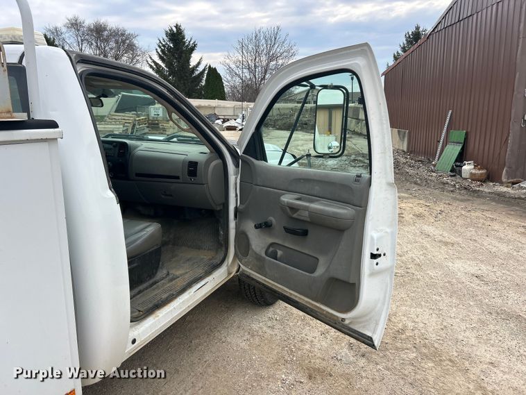 image for item FC5241 2007 Chevrolet Silverado 2500HD utility bed pickup truck